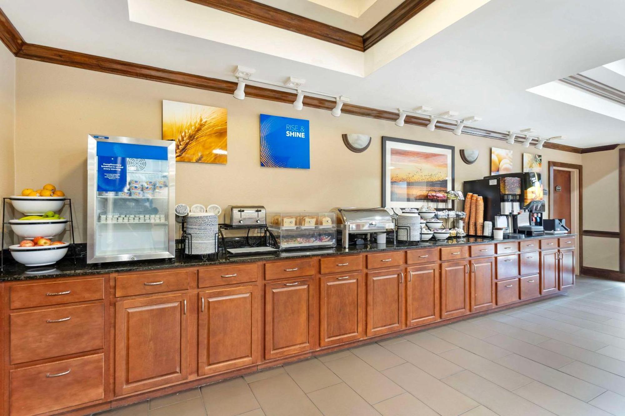 Comfort Inn & Suites Carneys Point Eksteriør billede