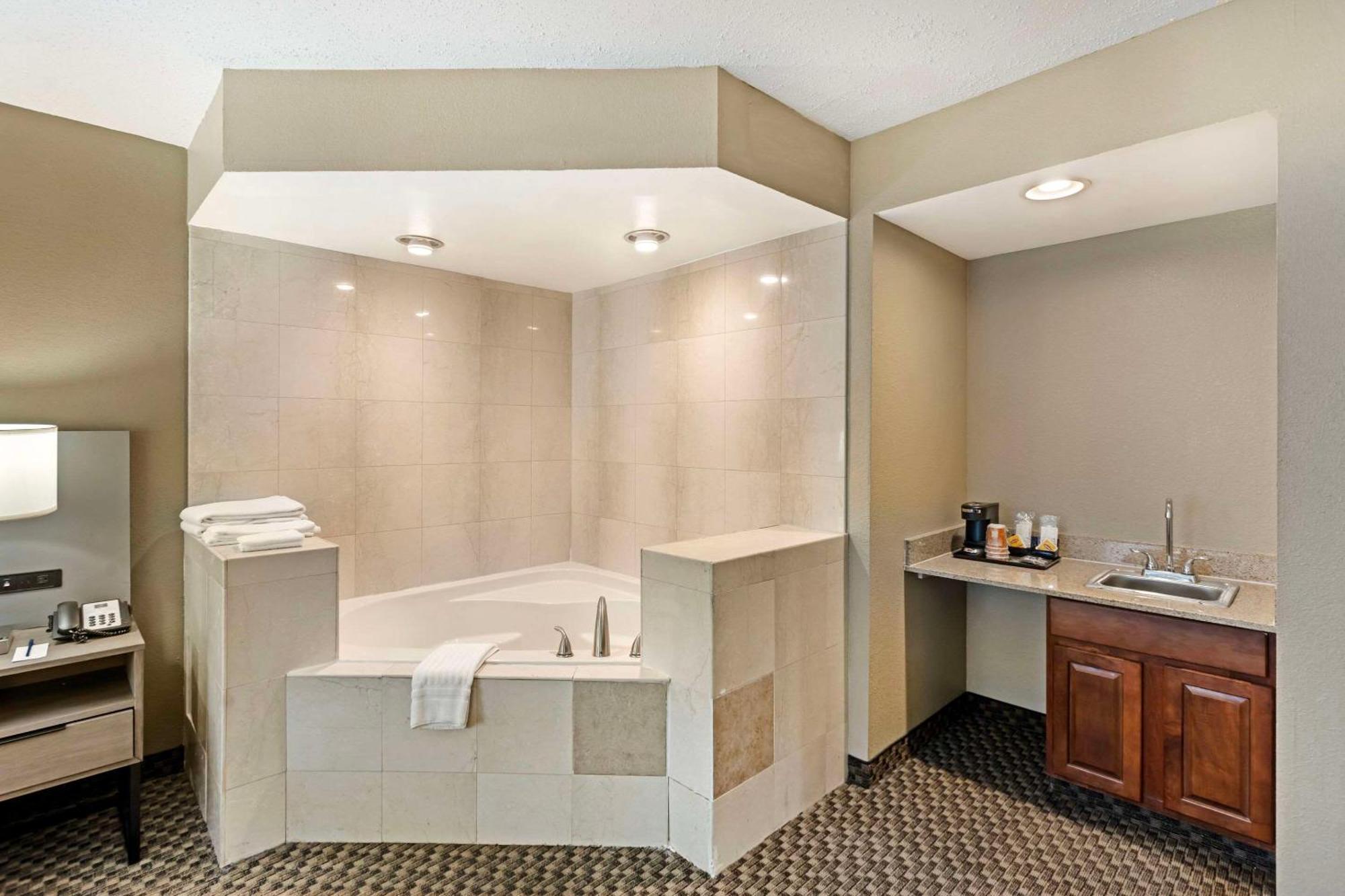 Comfort Inn & Suites Carneys Point Eksteriør billede